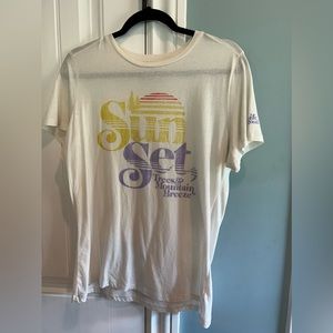 Life is Good Classic Fit Large Tee Sun Set, Trees & Mountain Breeze